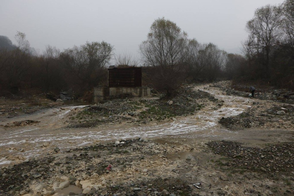 «Վալլեքս»-ը շարունակում է աղտոտել Շնող գետը (լուսանկարներ)